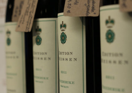 Etiketten auf Schloss Wackerbarth Weinflaschen Meißen-Edition