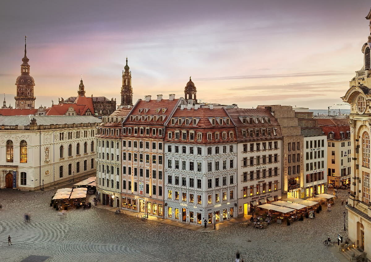 Außenansicht der QF Passage auf dem Neumarkt direkt neben der Frauenkirche.